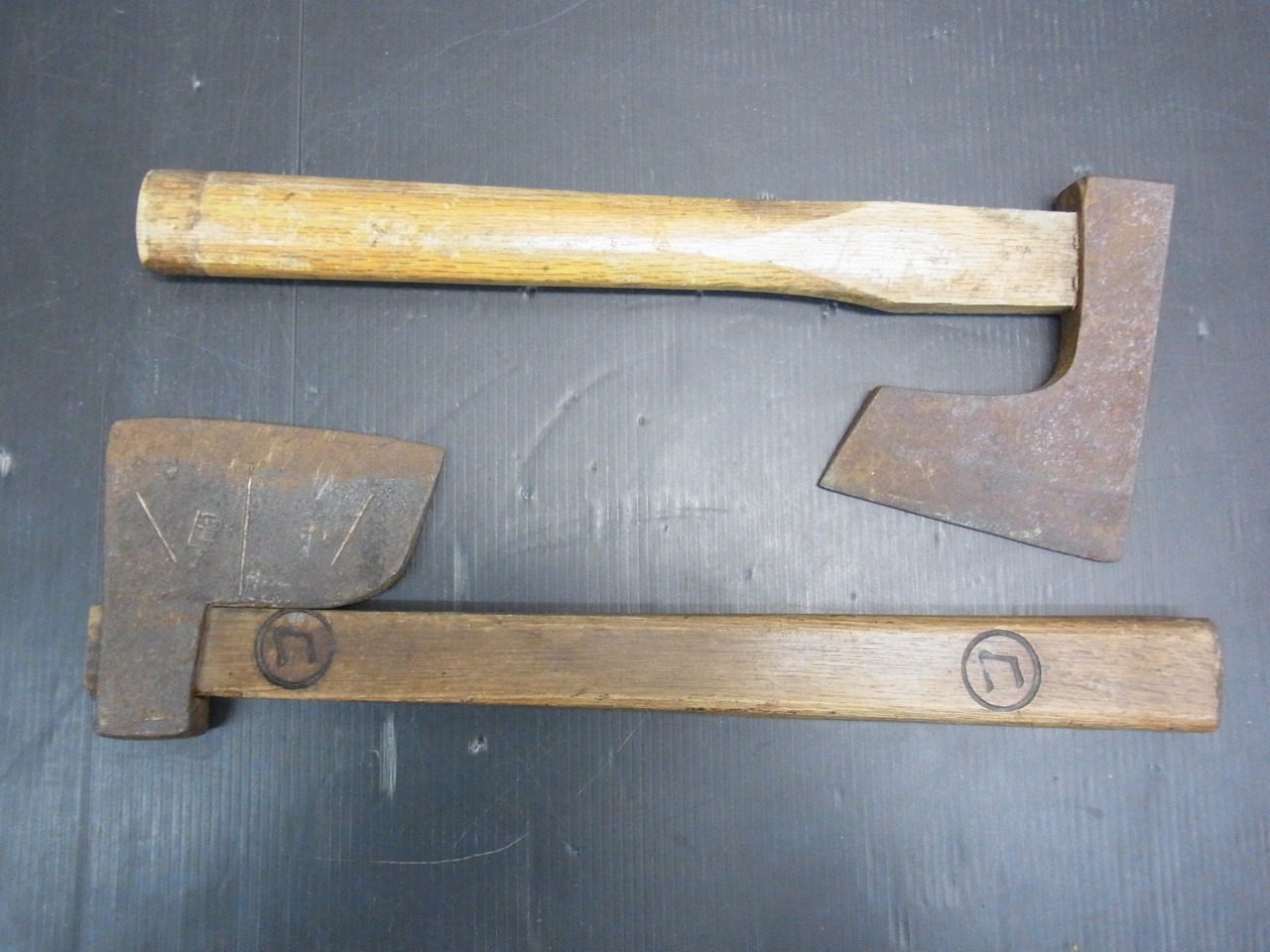 古民具 昭和レトロ 鉄斧 2個セット 在銘 中古品 古道具 昭和レトロ 骨董品の買取 販売ブログ
